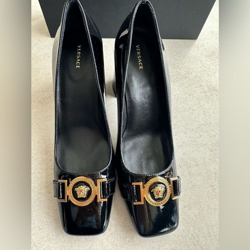 Versace Medusa Black Patent Leather Pumps Block Heels Size 37 NWT - Picture 5 of 9